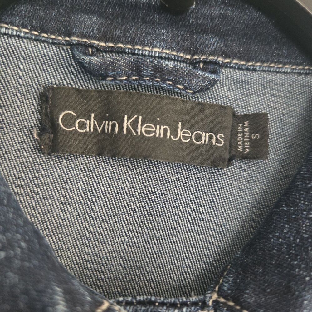 Calvin Klein Jeans Women’s Cropped Denim Trucker Jacket Dark Wash Size Small - Picture 6 of 8